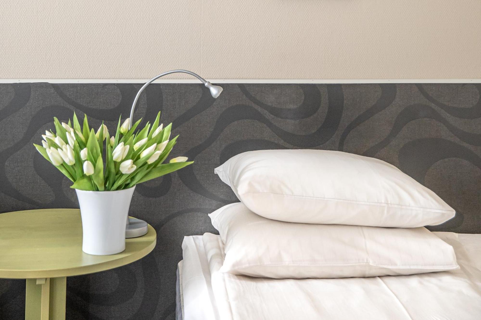 Hotel Kupolen Borlange Bagian luar foto