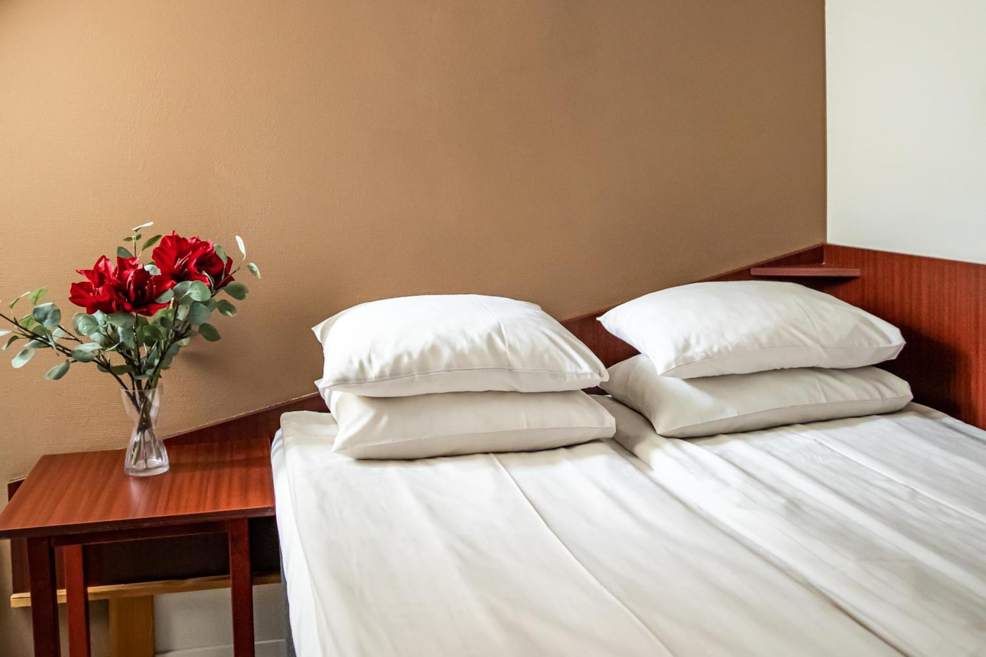 Hotel Kupolen Borlange Bagian luar foto